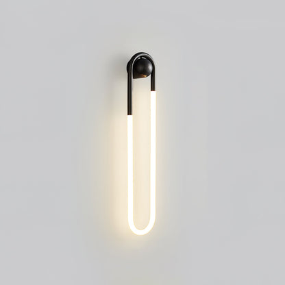 Minimalistische Wandleuchte im Loop-Design