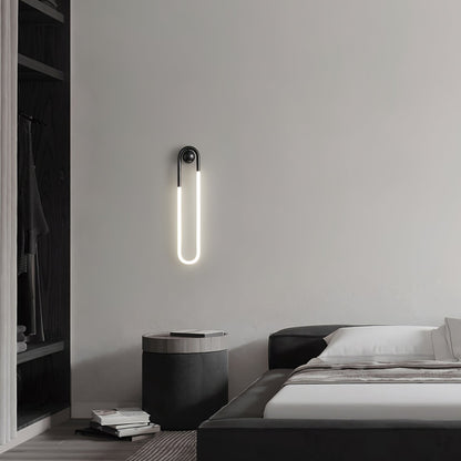 Minimalistische Wandleuchte im Loop-Design