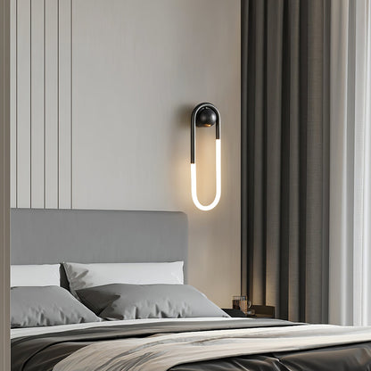 Minimalistische Wandleuchte im Loop-Design