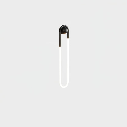 Minimalistische Wandleuchte im Loop-Design