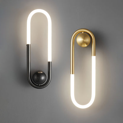 Minimalistische Wandleuchte im Loop-Design