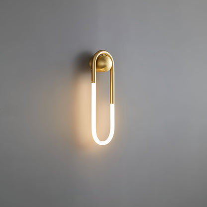 Minimalistische Wandleuchte im Loop-Design