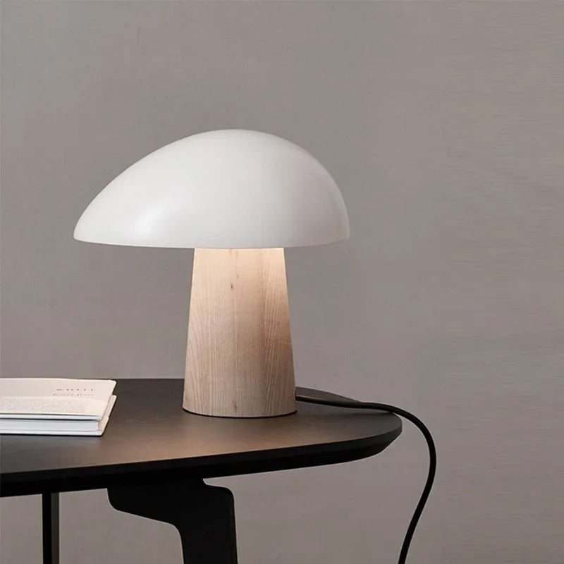 JunoLeuchte: Moderne Tischlampe mit skandinavischem Charme