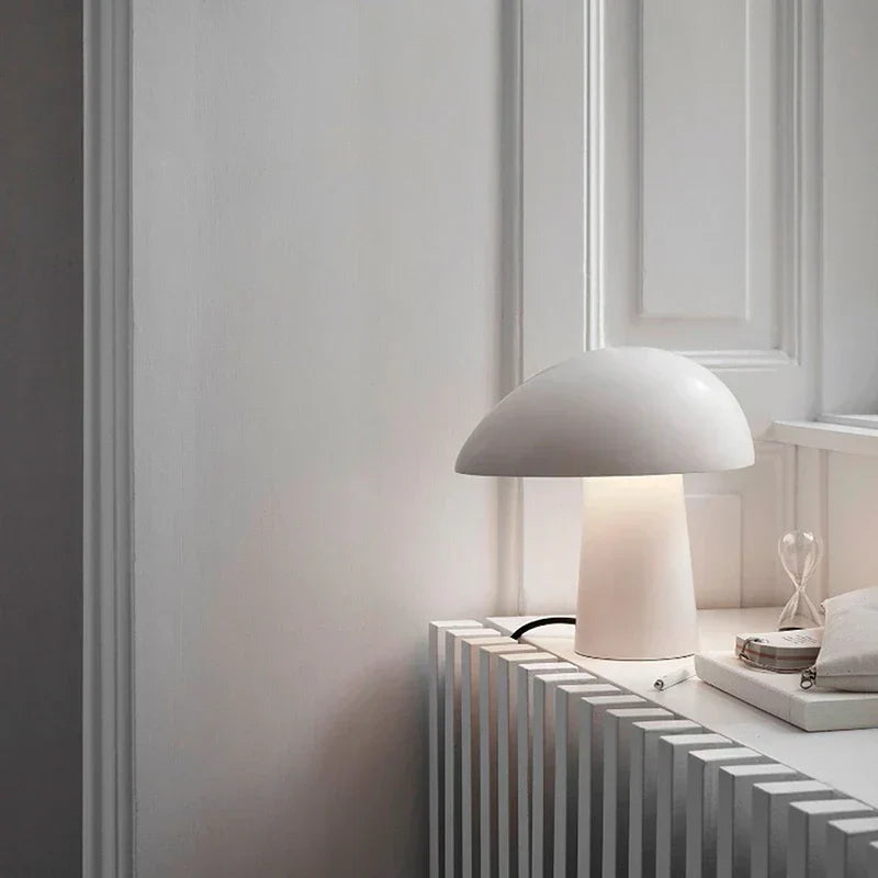JunoLeuchte: Moderne Tischlampe mit skandinavischem Charme