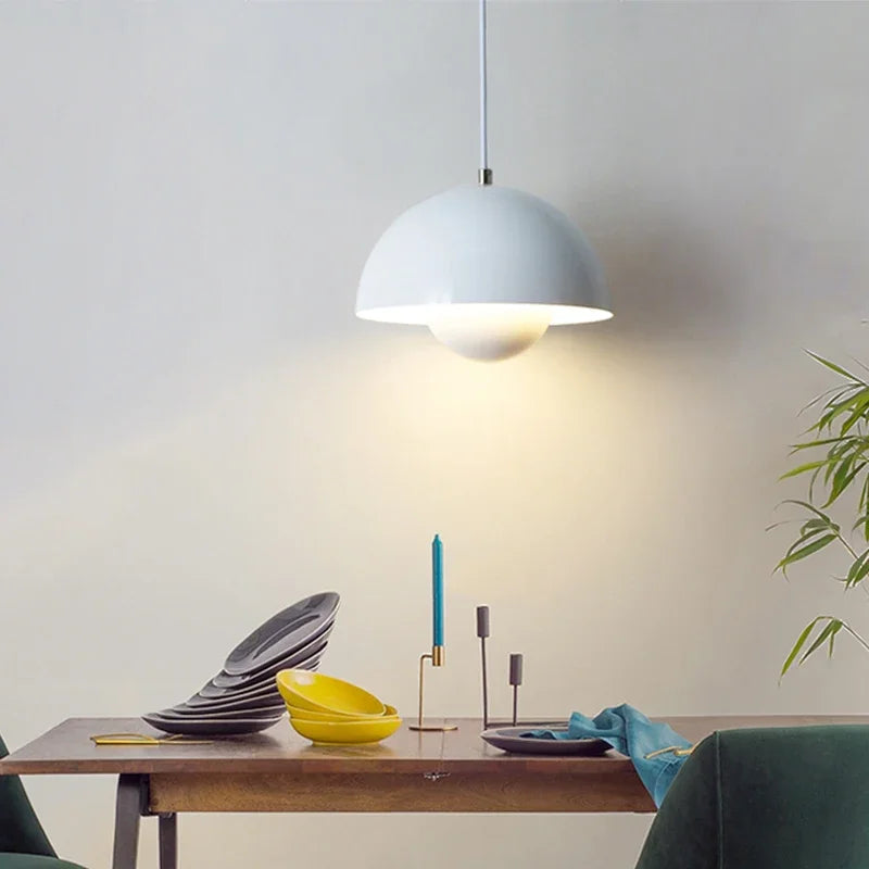 ScandiStrahl: Stilvolle Pendelleuchte mit klarer Form und angenehmem Licht