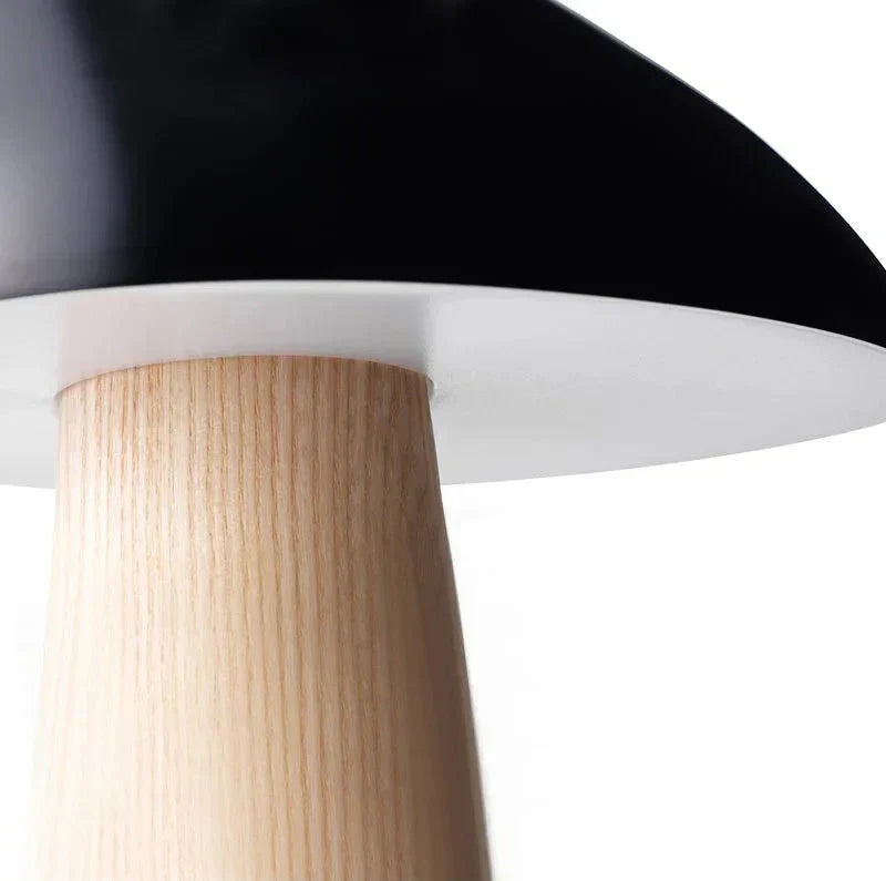 JunoLeuchte: Moderne Tischlampe mit skandinavischem Charme