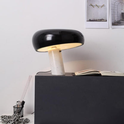 SteinLumina: Tischlampe mit Edlem Marmorsockel
