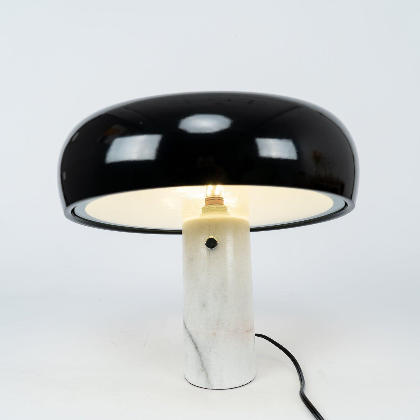 SteinLumina: Tischlampe mit Edlem Marmorsockel