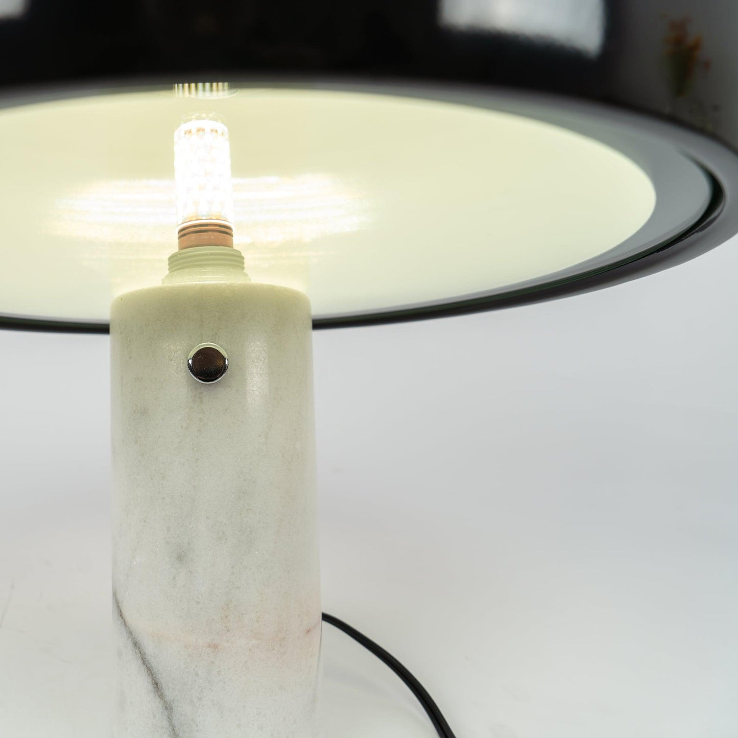 SteinLumina: Tischlampe mit Edlem Marmorsockel