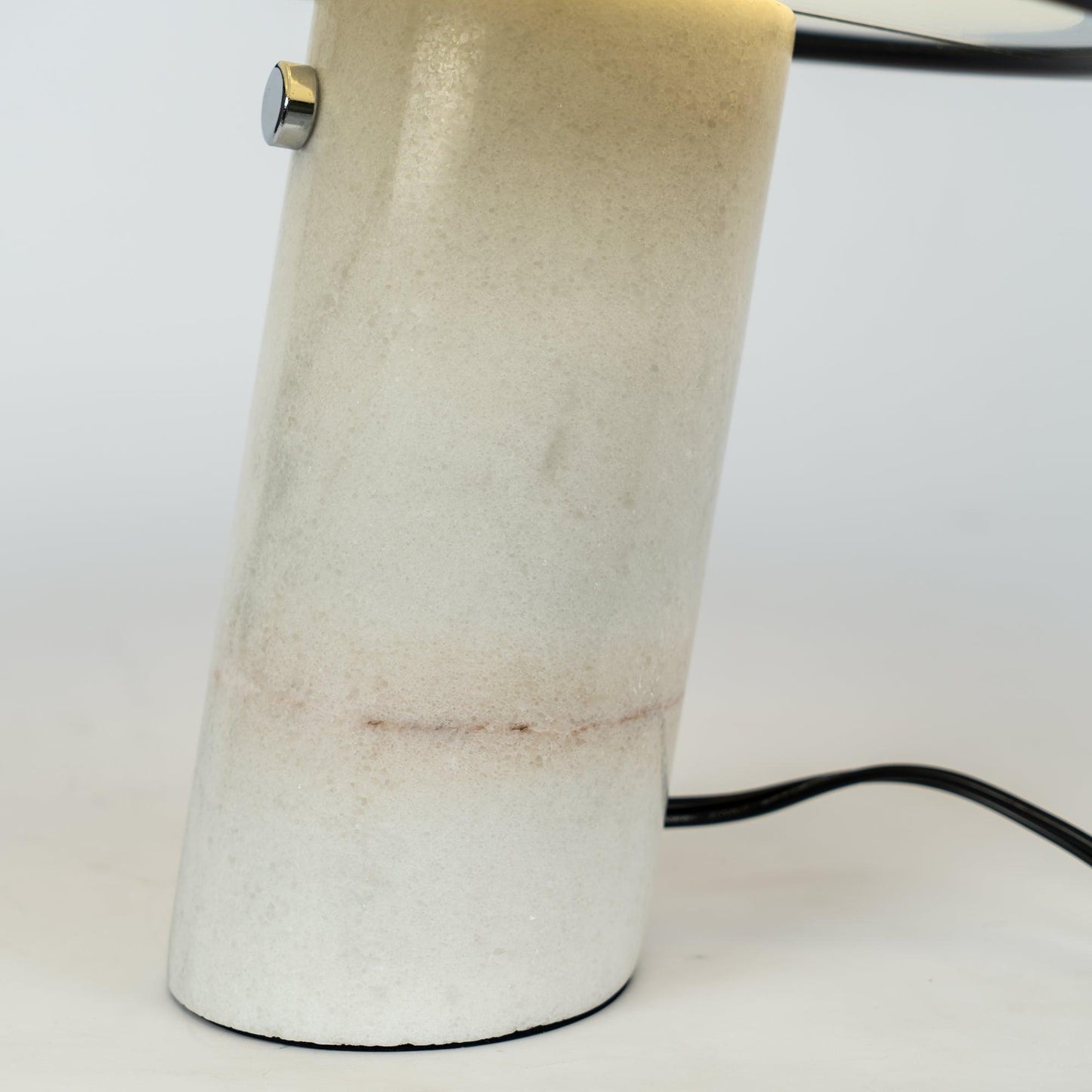 SteinLumina: Tischlampe mit Edlem Marmorsockel