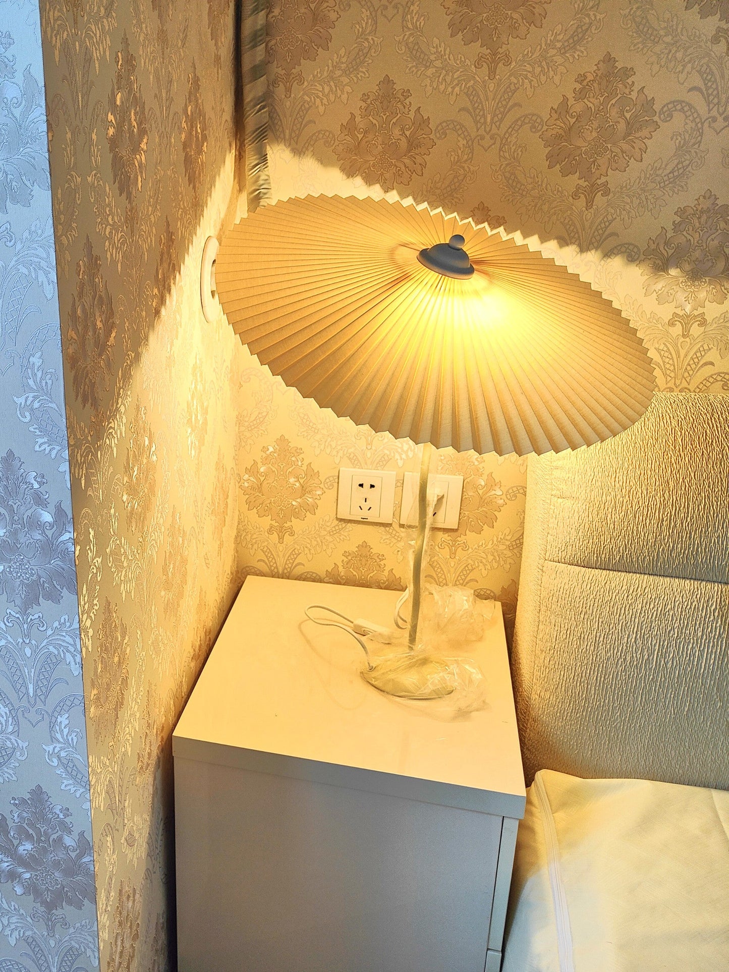 Moderne Gewellte Tischlampe