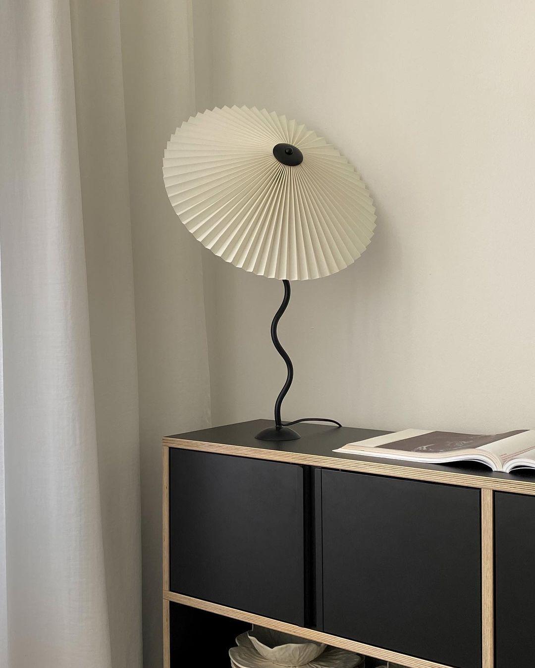 Moderne Gewellte Tischlampe