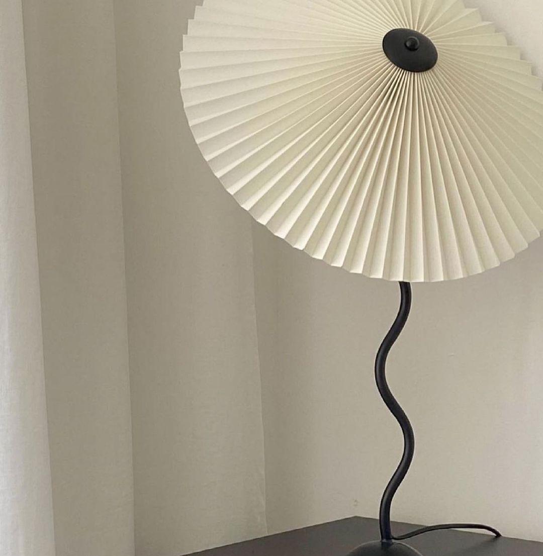 Moderne Gewellte Tischlampe