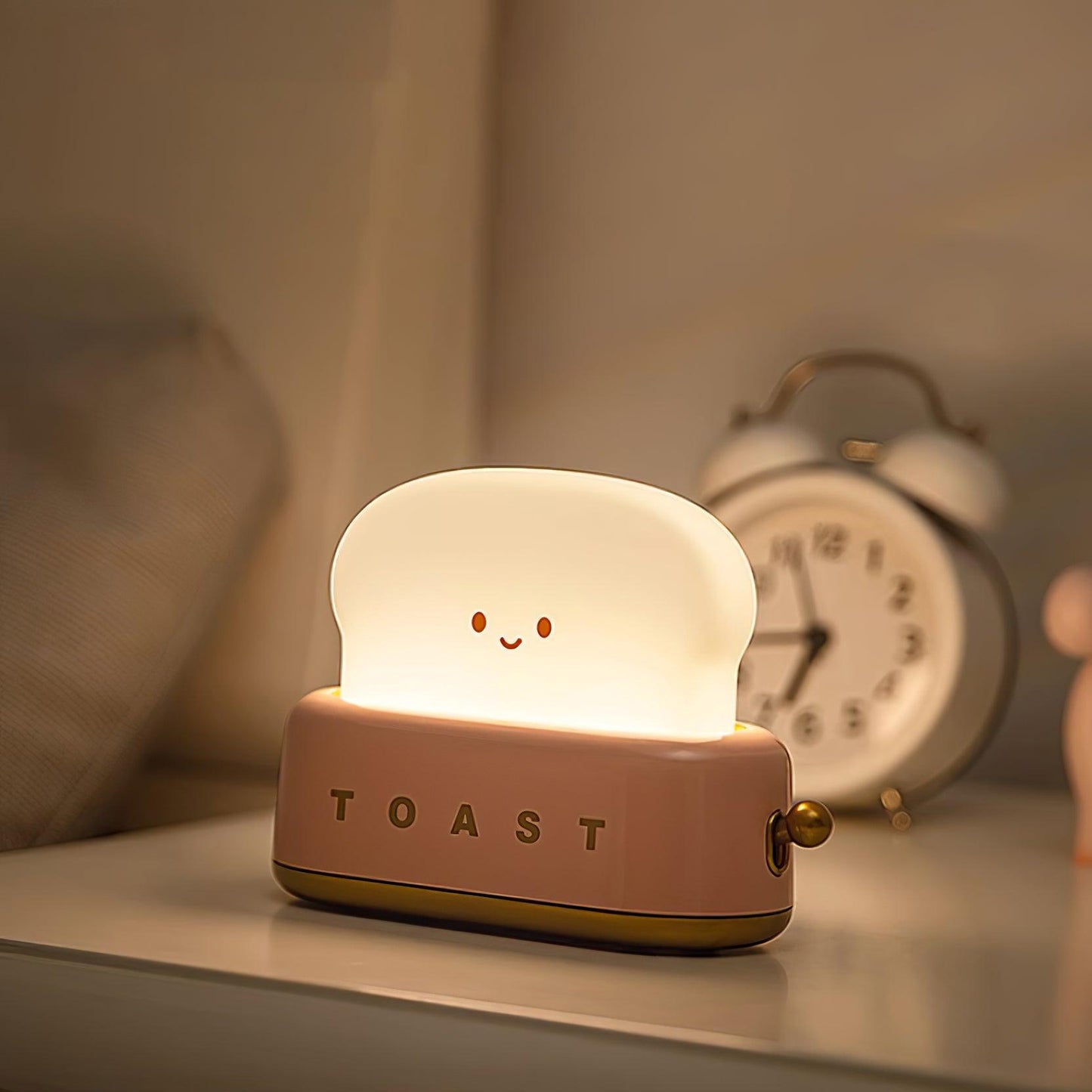 ToastLeuchten: Verspielte Tischlampe im Toaster-Entwurf mit integriertem Akku