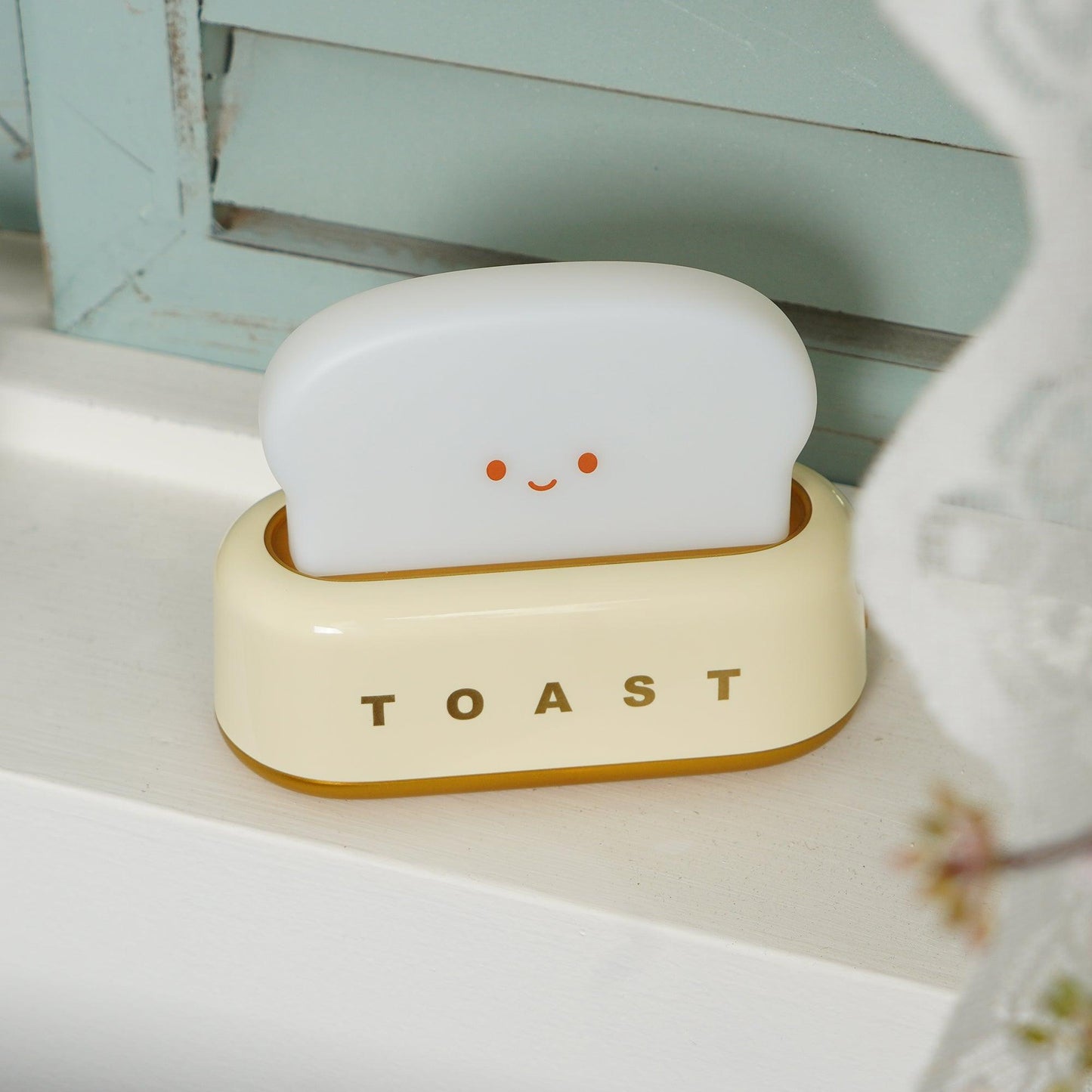 ToastLeuchten: Verspielte Tischlampe im Toaster-Entwurf mit integriertem Akku