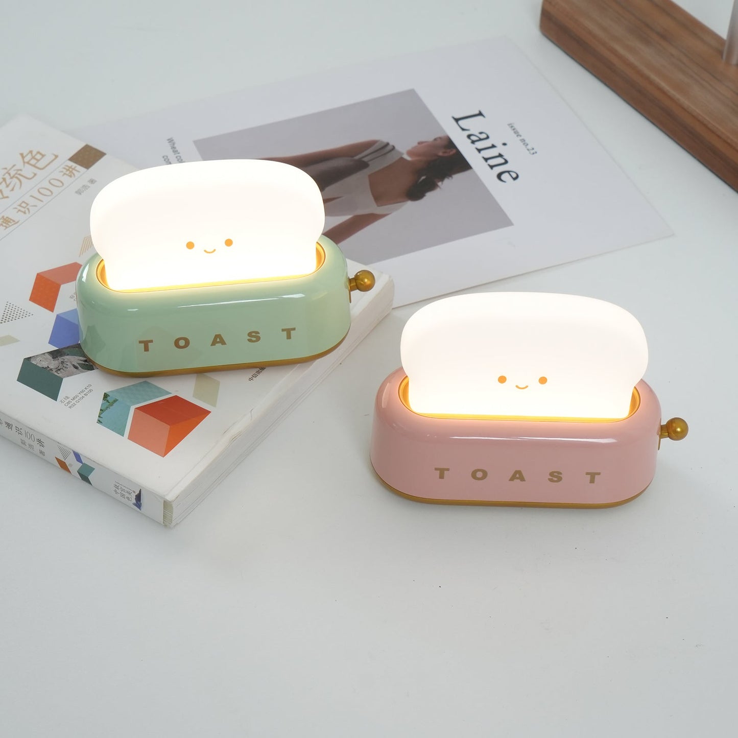 ToastLeuchten: Verspielte Tischlampe im Toaster-Entwurf mit integriertem Akku