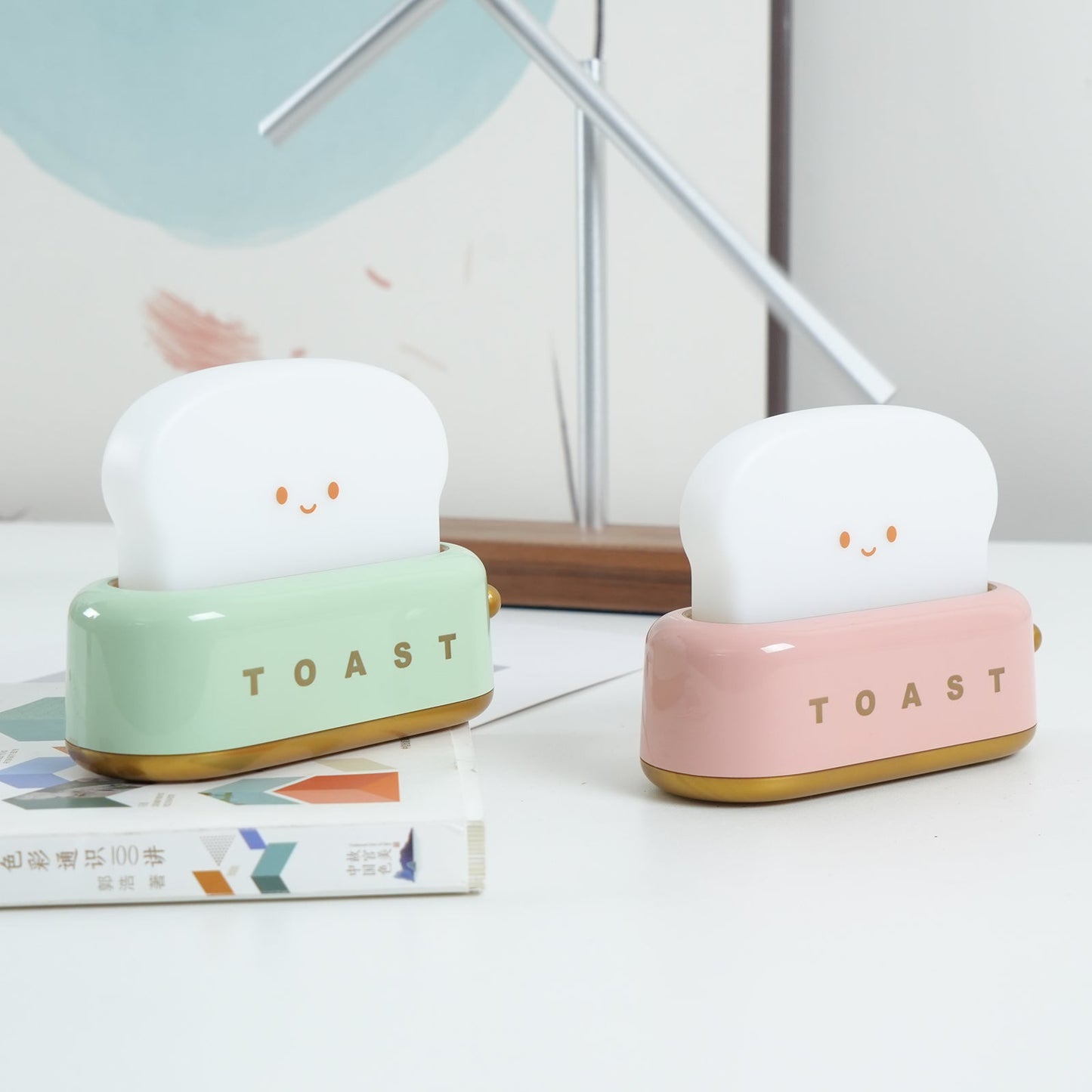 ToastLeuchten: Verspielte Tischlampe im Toaster-Entwurf mit integriertem Akku