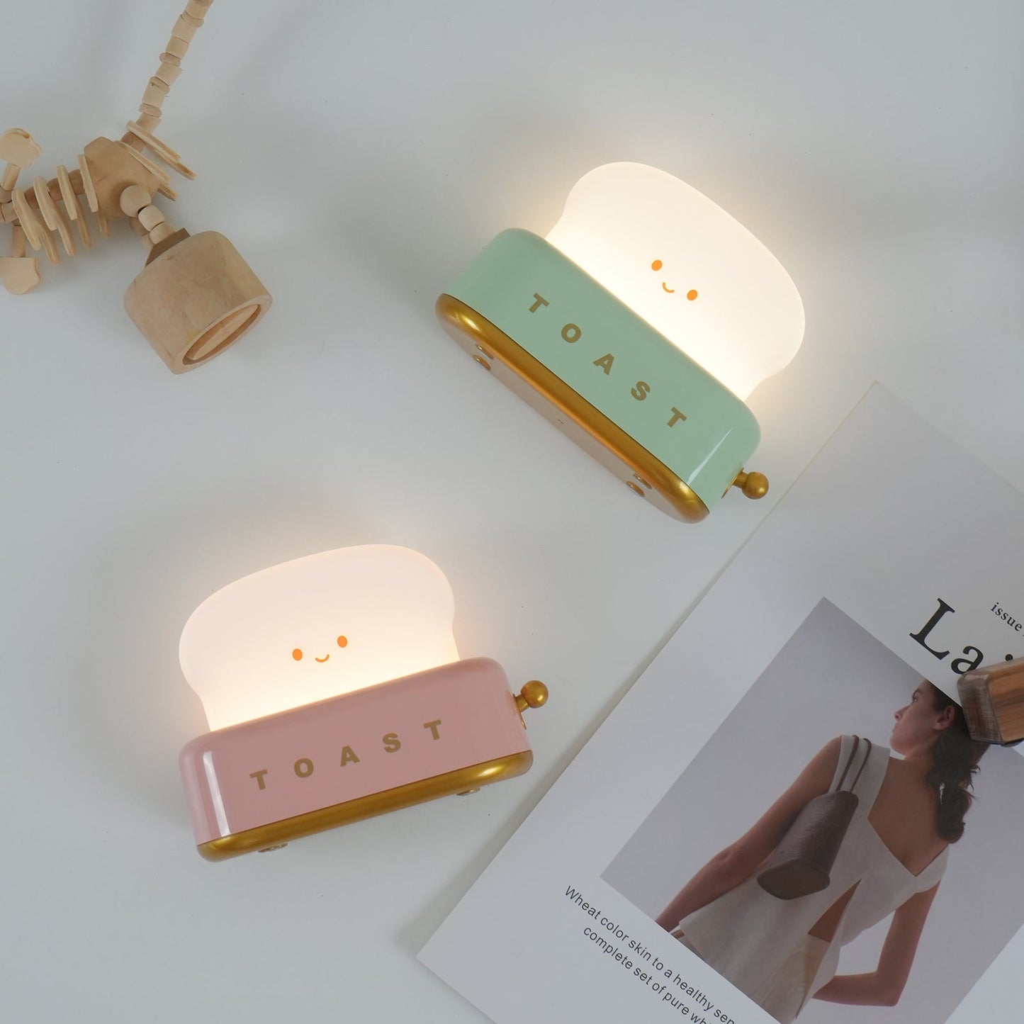 ToastLeuchten: Verspielte Tischlampe im Toaster-Entwurf mit integriertem Akku