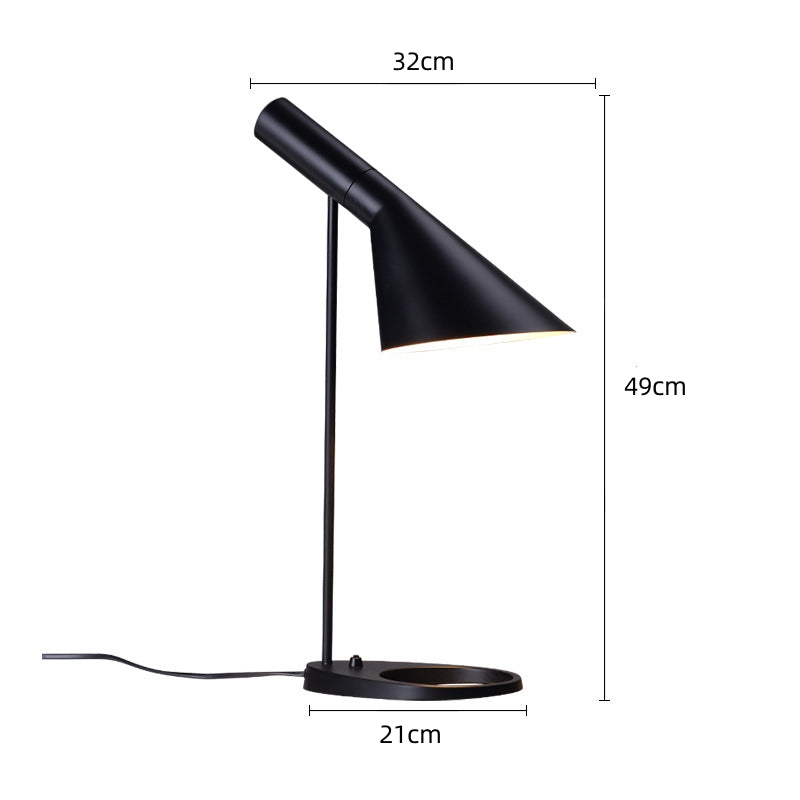 ArcusStrahl: Minimalistische LED-Tischlampe mit Elegantem Bogen