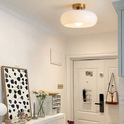 BernsteinSphäre: Runde Deckenleuchte mit warm getöntem Glas