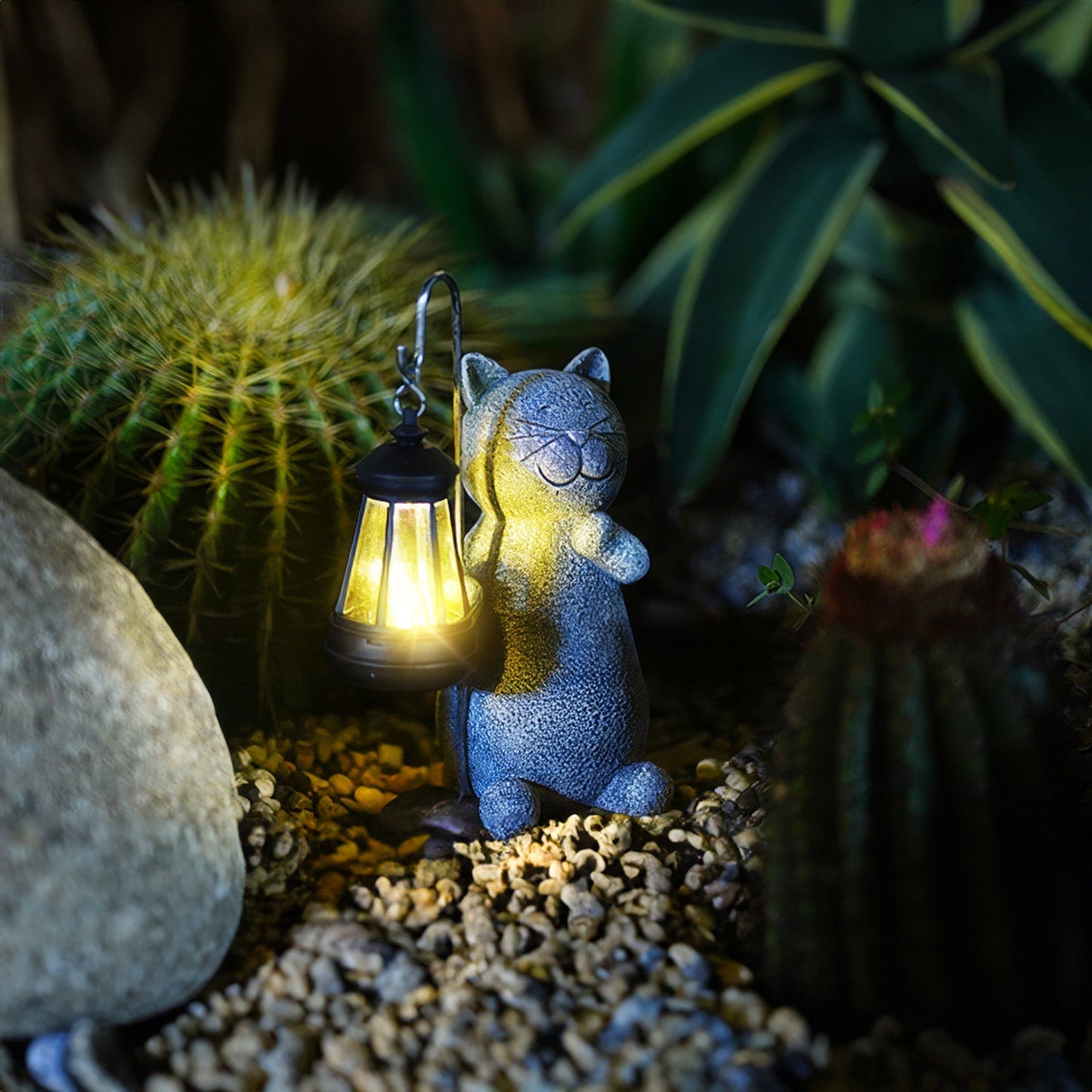 GoldenePfoten: Verspielte Katzen-Tischlampe in Goldoptik