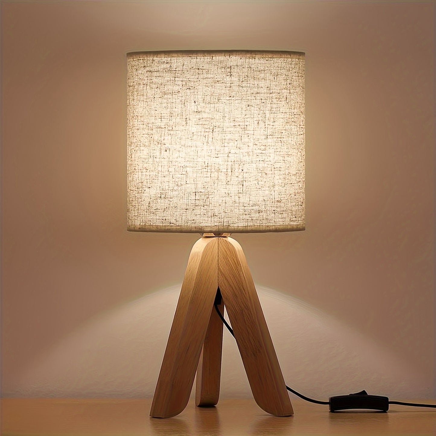 Minimalistische Dreibein-Tischlampe