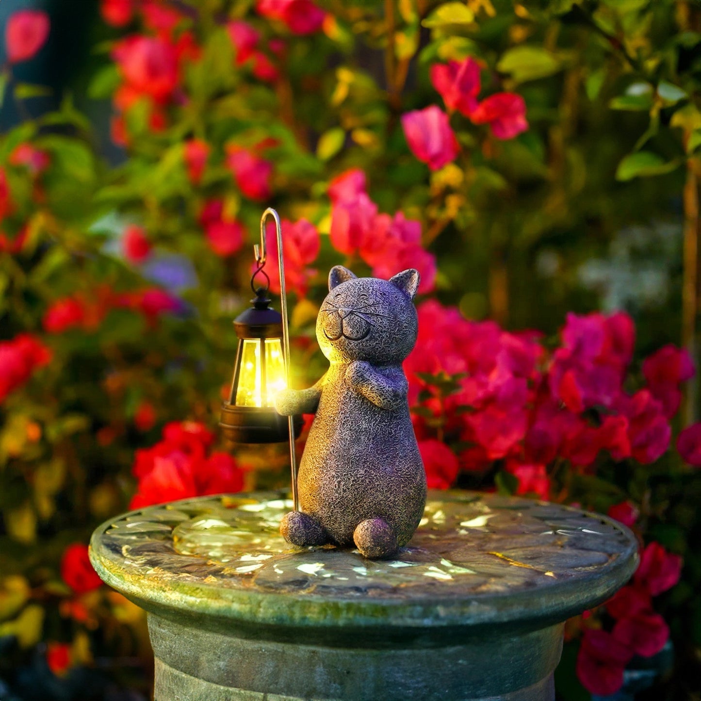 GoldenePfoten: Verspielte Katzen-Tischlampe in Goldoptik