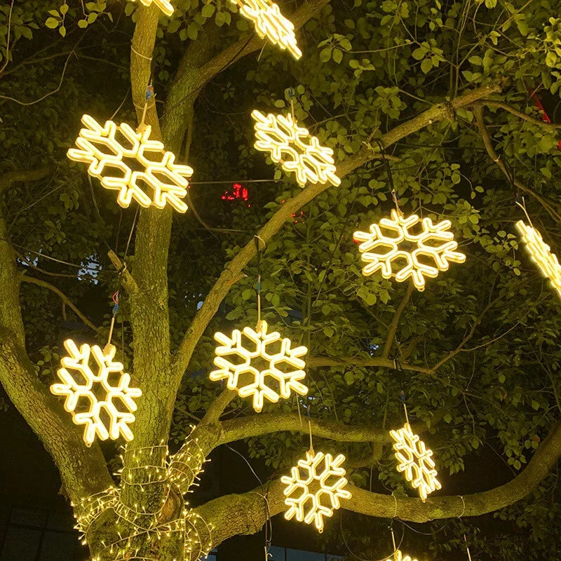 SchneeLicht: Wasserdichte LED-Leuchte mit Schneeflocken-Effekt für festliche Beleuchtung