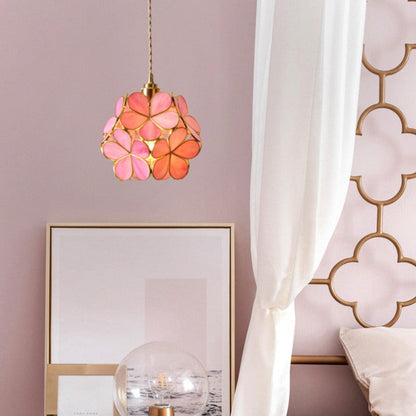 Petal-Glühe: Elegante Pendelleuchte mit blütenförmigen Glaselementen
