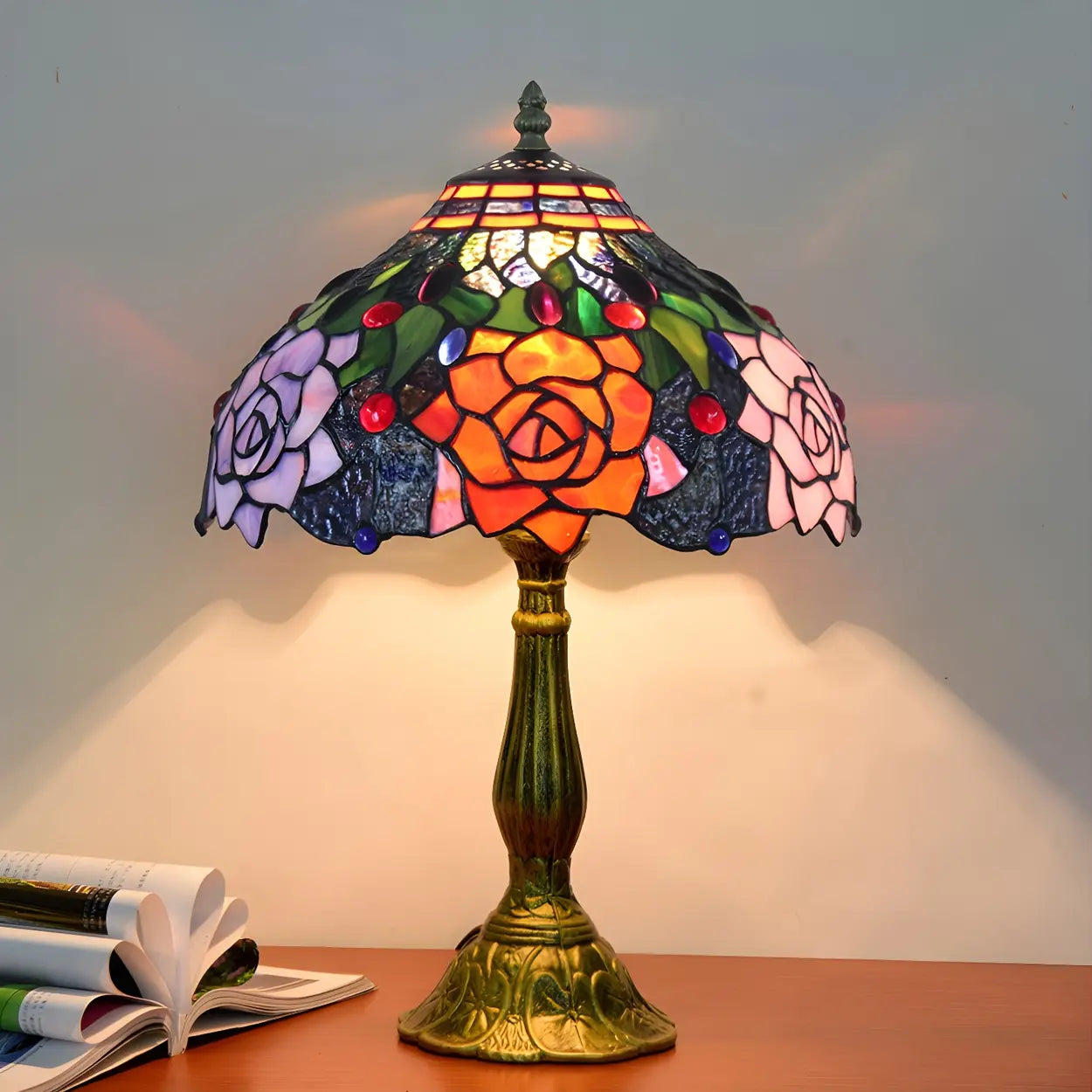 Tischleuchte mit LED-Beleuchtung im Antik-Stil
