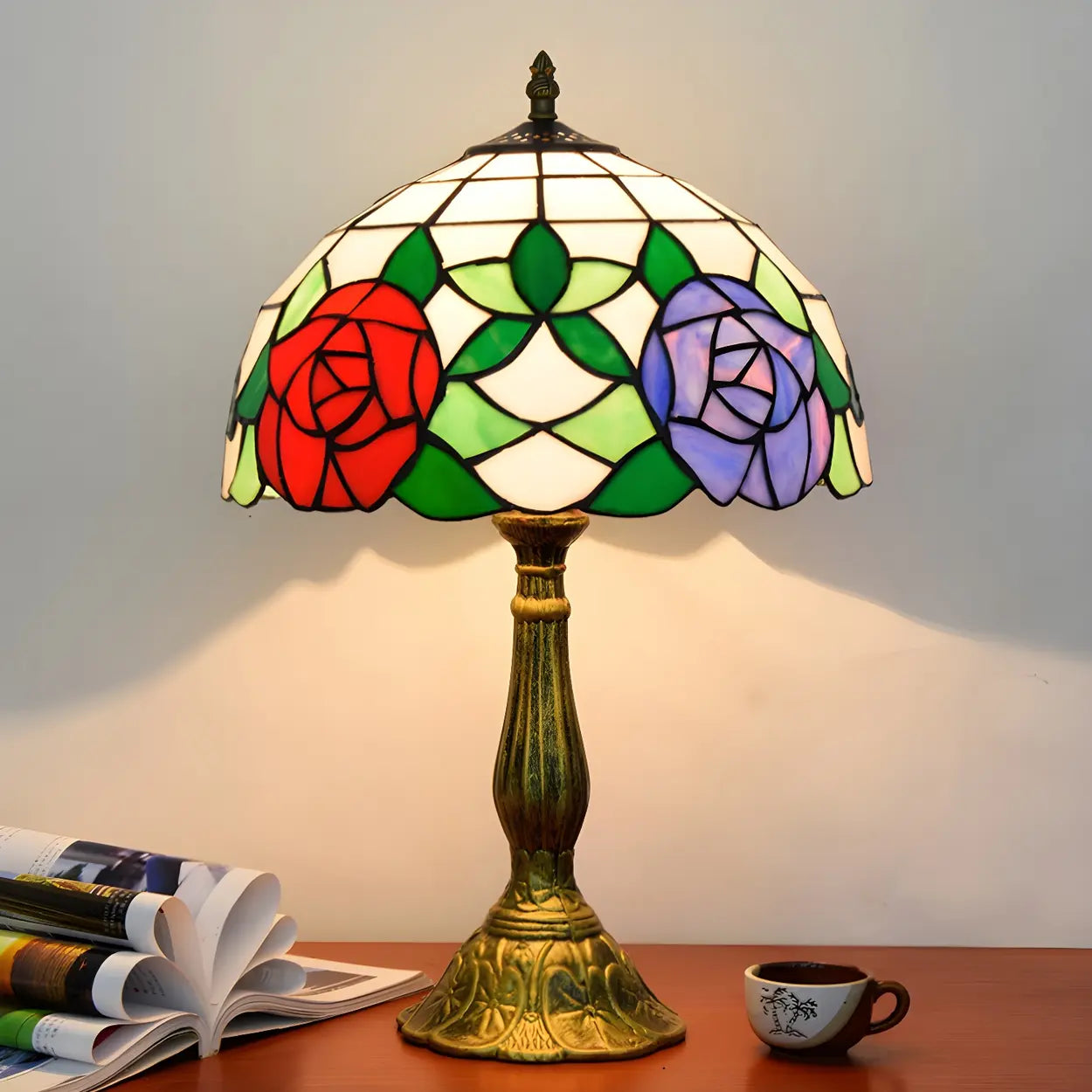 Tischleuchte mit LED-Beleuchtung im Antik-Stil