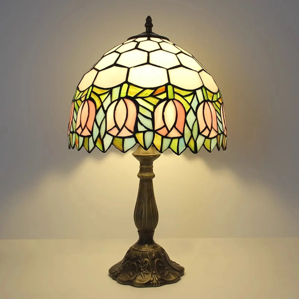 Tischleuchte mit LED-Beleuchtung im Antik-Stil