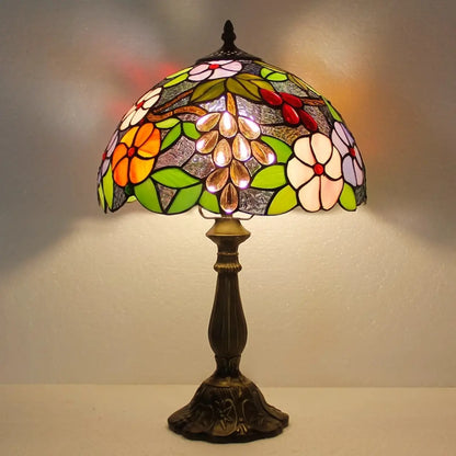 Tischleuchte mit LED-Beleuchtung im Antik-Stil