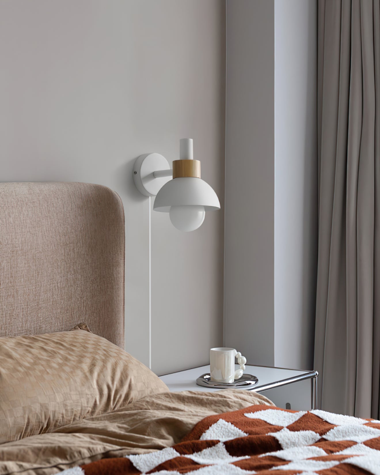 Verstellbare Wandleuchte mit Stecker