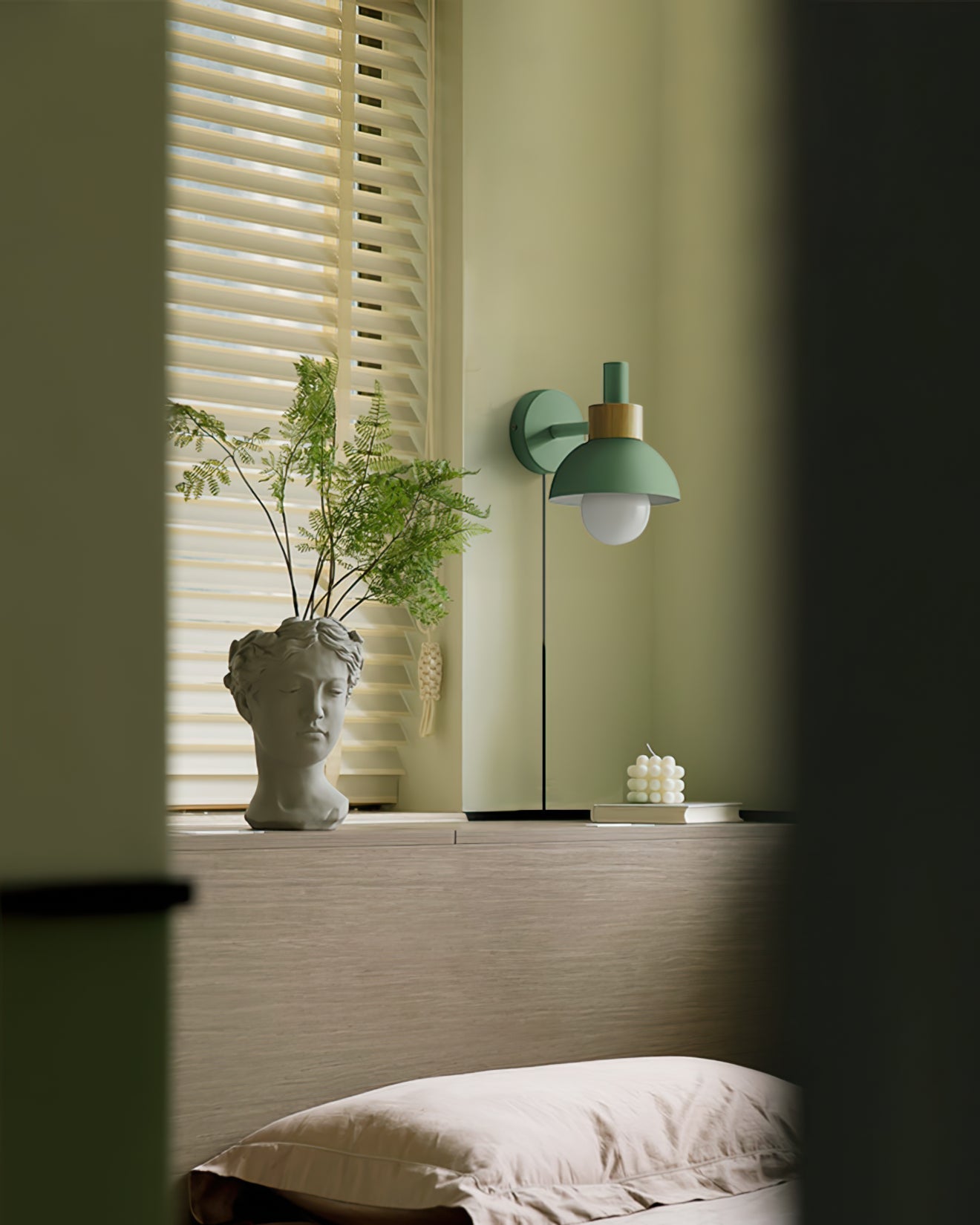 Verstellbare Wandleuchte mit Stecker