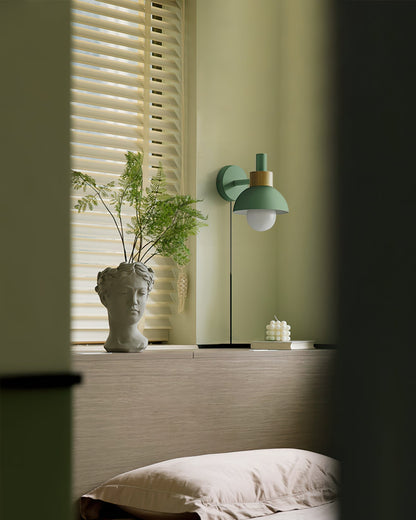 Verstellbare Wandleuchte mit Stecker