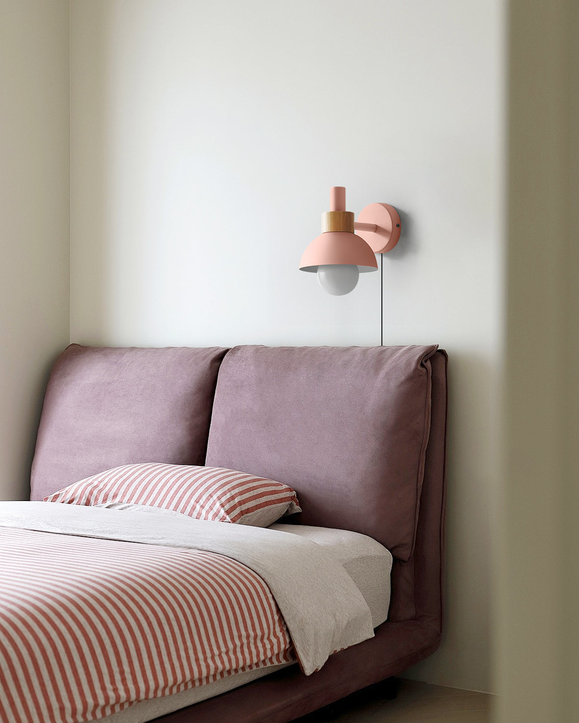 Verstellbare Wandleuchte mit Stecker