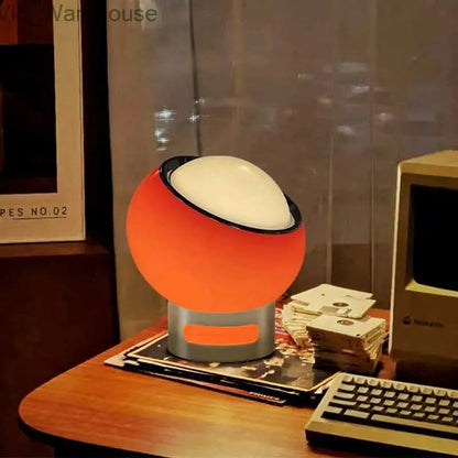 OpalScheitel: Zeitlose Tischlampe Aus Opal Glas