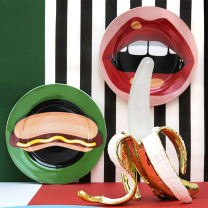 GildedSchälen: Verspielte Tischlampe in Bananenform mit Goldener Oberfläche