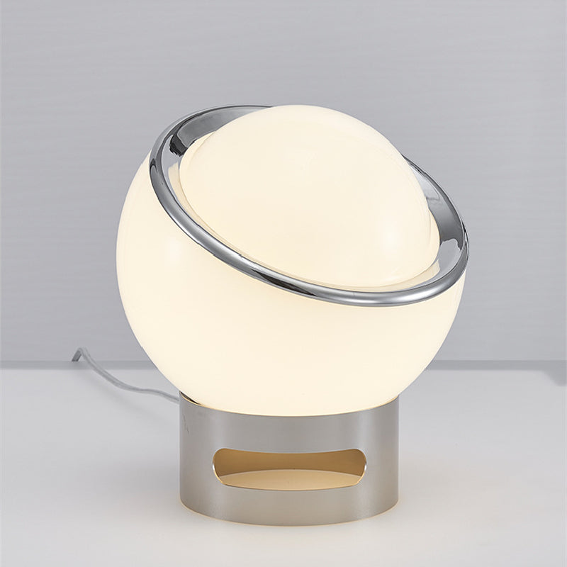 OpalScheitel: Zeitlose Tischlampe Aus Opal Glas