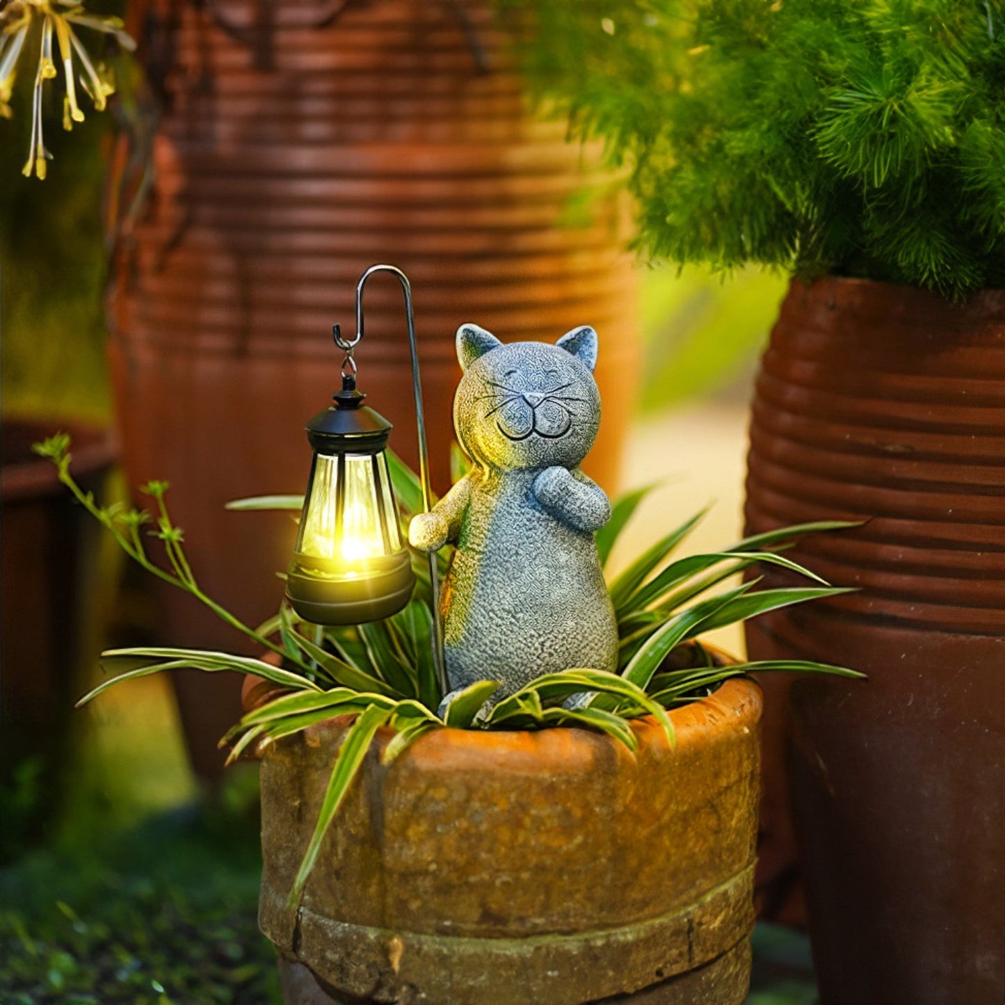 GoldenePfoten: Verspielte Katzen-Tischlampe in Goldoptik