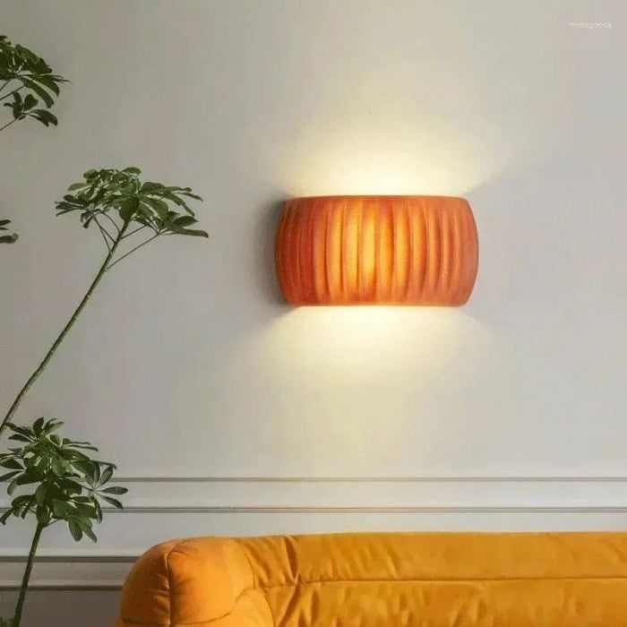 RippenLicht: Art-Déco-Wandleuchte mit gerippter Struktur