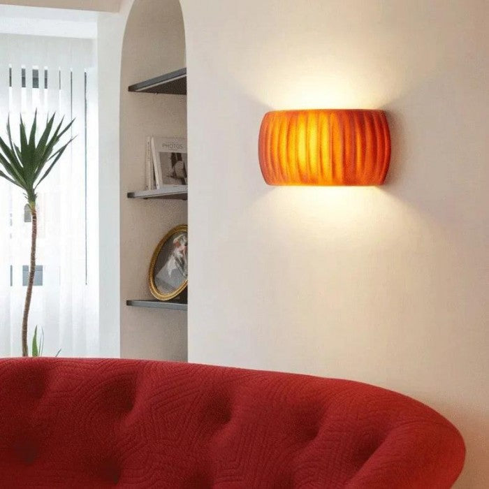 RippenLicht: Art-Déco-Wandleuchte mit gerippter Struktur