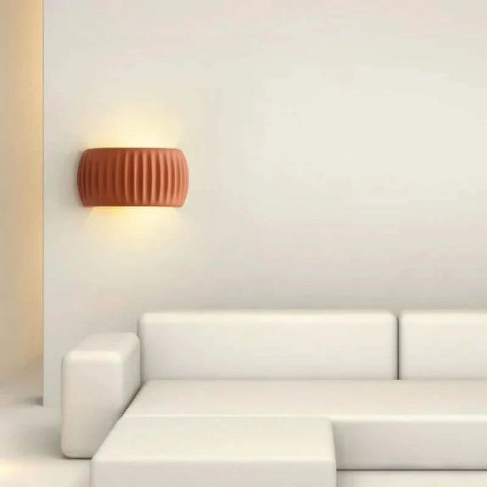 RippenLicht: Art-Déco-Wandleuchte mit gerippter Struktur