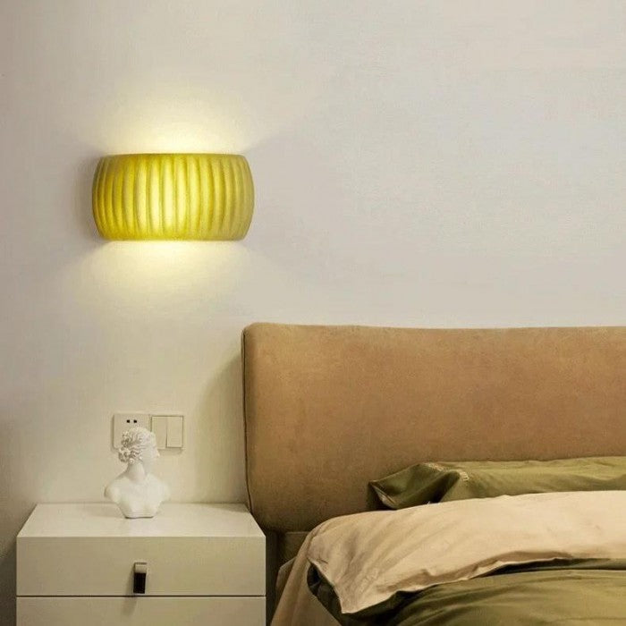 RippenLicht: Art-Déco-Wandleuchte mit gerippter Struktur