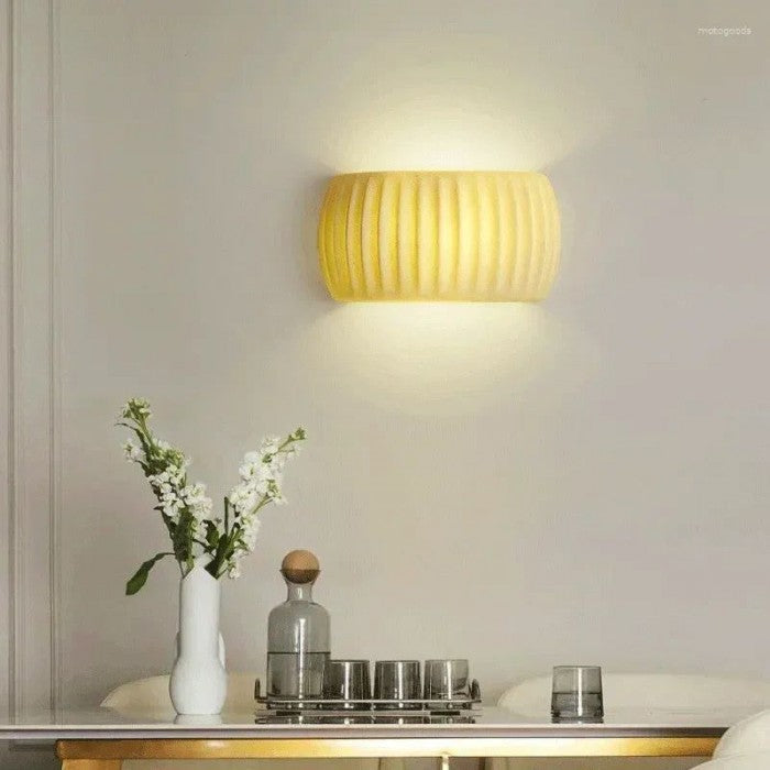 RippenLicht: Art-Déco-Wandleuchte mit gerippter Struktur