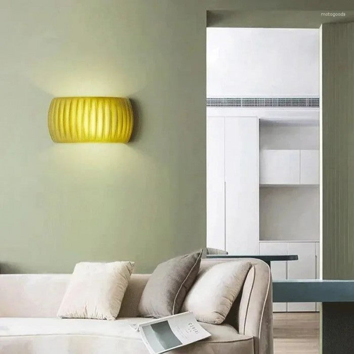RippenLicht: Art-Déco-Wandleuchte mit gerippter Struktur