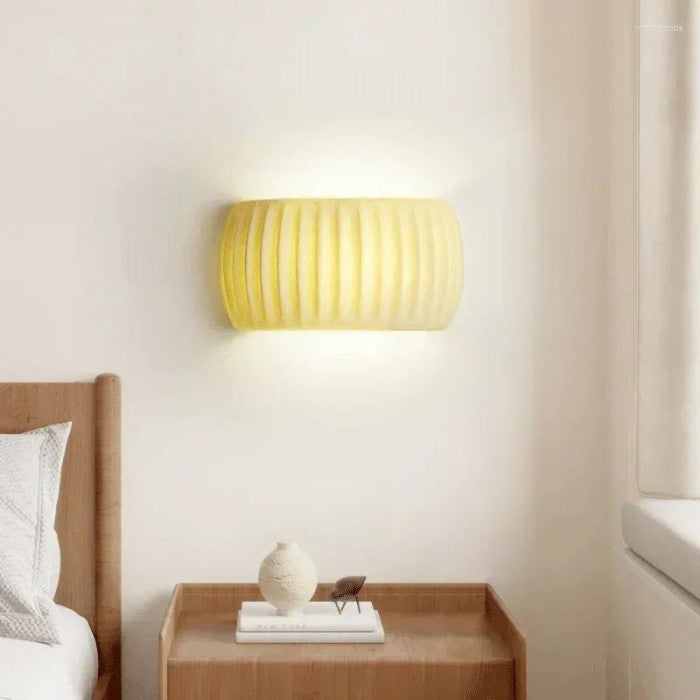 RippenLicht: Art-Déco-Wandleuchte mit gerippter Struktur