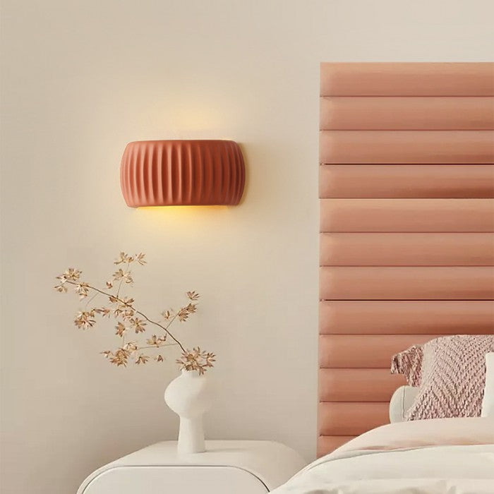 RippenLicht: Art-Déco-Wandleuchte mit gerippter Struktur