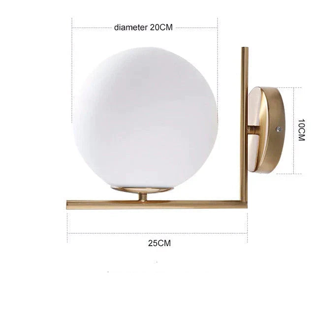 Moderne Pendelleuchte mit Glaskugel